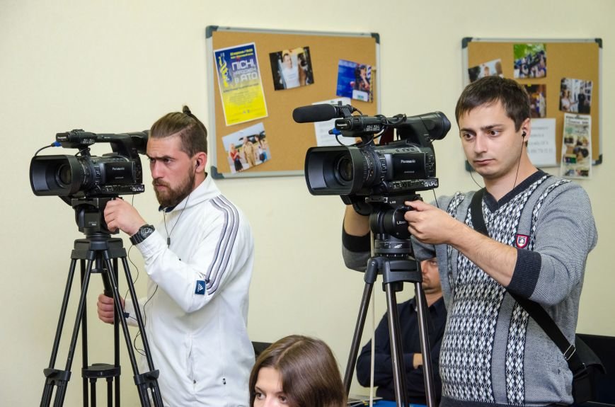 5 ... під час щотижневого публічного звіту обласної влади 5 ... під час щотижневого публічного звіту обласної влади