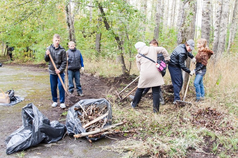 Жители южной части Полевского совместными усилиями прибрали..., фото-5 Жители южной части Полевского совместными усилиями прибрали парк, фото-5