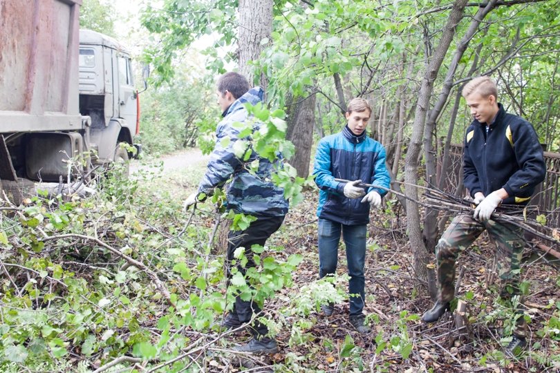 Жители южной части Полевского совместными усилиями прибрал..., фото-17 Жители южной части Полевского совместными усилиями прибрали парк, фото-17