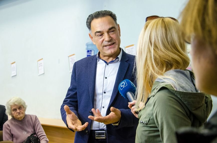 2 Відомі мешканці області розповідають про улюблені книжки. 2 Відомі мешканці області розповідають про улюблені книжки.