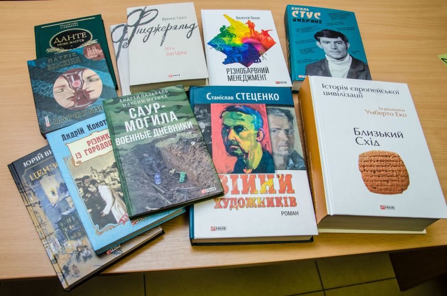 4 На зустріч він завітав з подарунками. 4 На зустріч він завітав з подарунками.