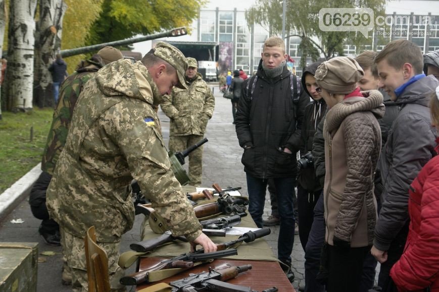 Военная техника, стрельба, казаки, песни, салют и рекорд: к..., фото-3 Военная техника, стрельба, казаки, песни, салют и рекорд: как потрясал Покровск, фото-3