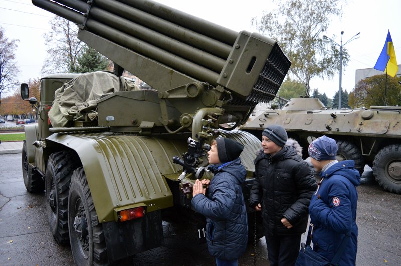 Военная техника, стрельба, казаки, песни, салют и рекорд: к..., фото-4 Военная техника, стрельба, казаки, песни, салют и рекорд: как потрясал Покровск, фото-4
