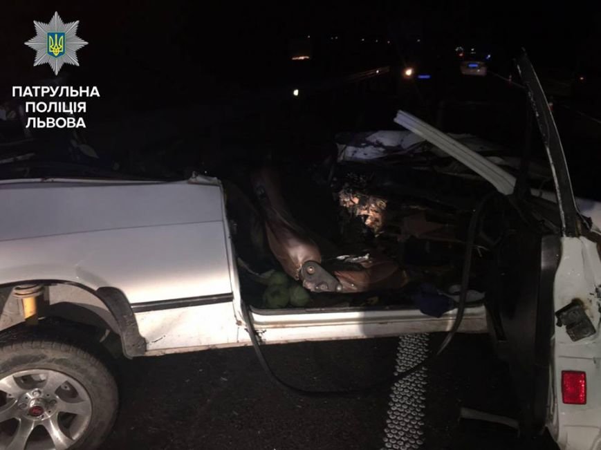 Неподалік Львова загинув унаслідок ДТП водій легковика