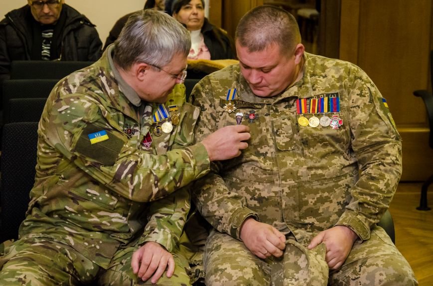 В Днепре презентовали новый остросюжетный роман о войне на..., фото-2 В Днепре презентовали новый остросюжетный роман о войне на Донбассе (ФОТО), фото-2