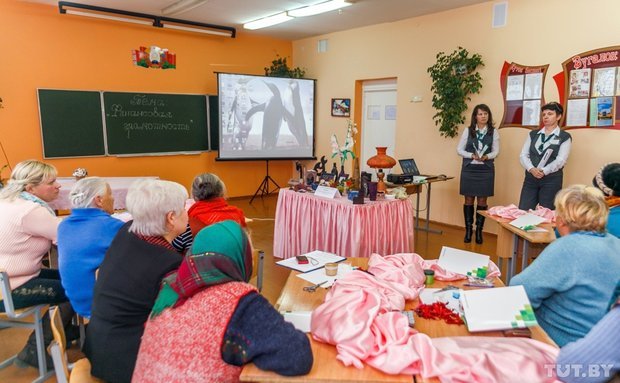 "Кінула карову і прыйшла сюды": как в Ивьевском районе дере..., фото-3 "Кінула карову і прыйшла сюды": как в Ивьевском районе деревенских бабушек учат финансовой грамоте, фото-3