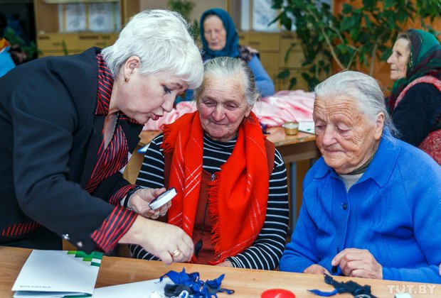 "Кінула карову і прыйшла сюды": как в Ивьевском районе дере..., фото-4 "Кінула карову і прыйшла сюды": как в Ивьевском районе деревенских бабушек учат финансовой грамоте, фото-4