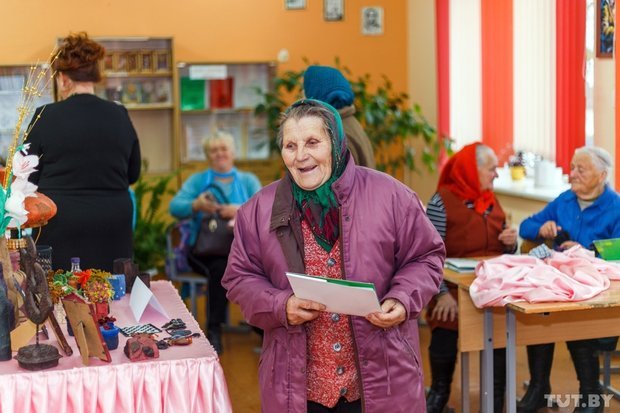 "Кінула карову і прыйшла сюды": как в Ивьевском районе дере..., фото-2 "Кінула карову і прыйшла сюды": как в Ивьевском районе деревенских бабушек учат финансовой грамоте, фото-2