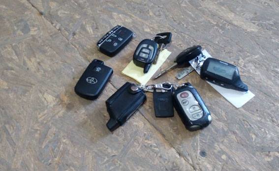 Конотопські копи затримали на гарячому трійцю викрадачів ел..., фото-1 Конотопські копи затримали на гарячому трійцю викрадачів елітних автомобілів, фото-1