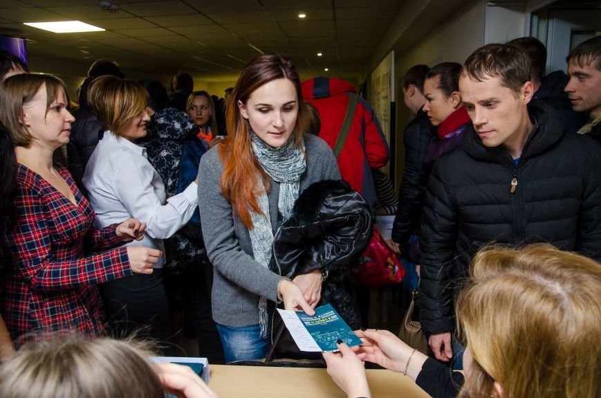 5 Поруч майданчики, де можна поспілкуватися з роботодавцями. 5 Поруч майданчики, де можна поспілкуватися з роботодавцями.