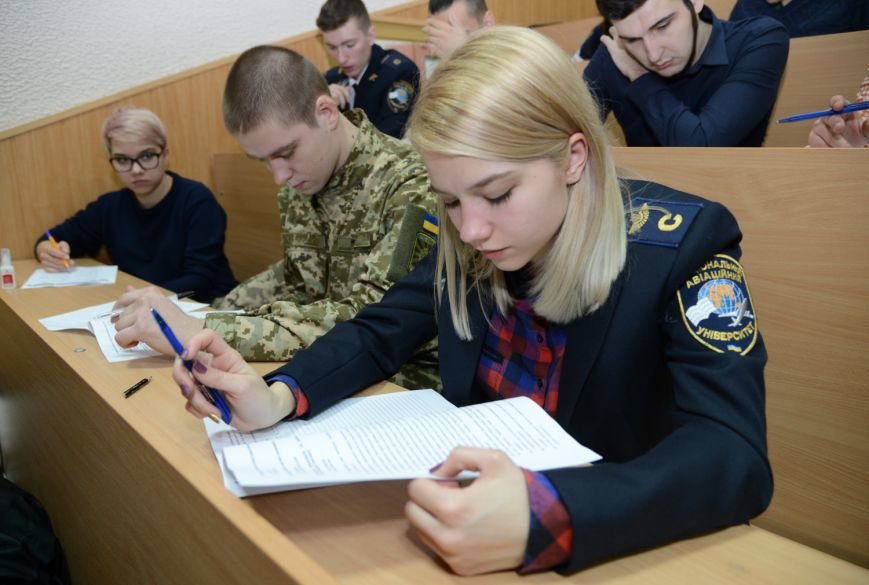 Студенты 4 киевских вузов стали на шаг ближе к поездке во Ф..., фото-2 Студенты 4 киевских вузов стали на шаг ближе к поездке во Францию, фото-2