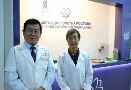 Профессора Си Чжаньвэнь (слева) и Чу Хуа (справа) Профессора Си Чжаньвэнь (слева) и Чу Хуа (справа)