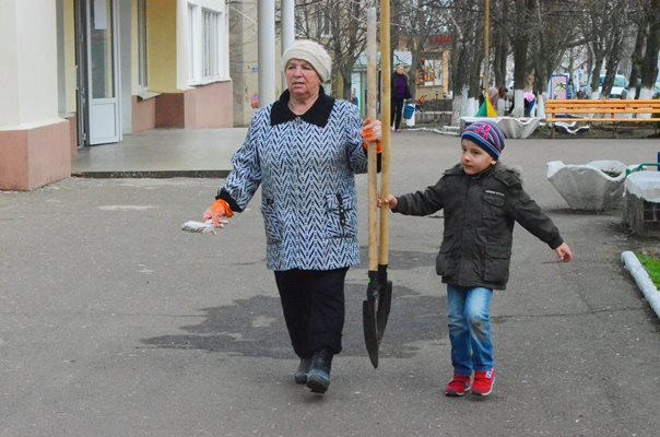 Два в одном: ребята из «Школы лидеров» провели субботник и..., фото-10 Два в одном: ребята из «Школы лидеров» провели субботник и «День объятий», фото-10