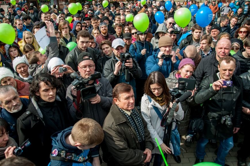 «Мы пришли с воздушными шарами и миром». Как в Белгороде прошёл митинг против коррупции