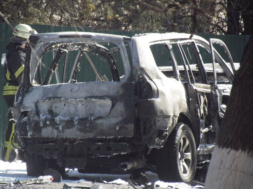 В Мариуполе взорвался джип, погиб сотрудник СБУ (ФОТО+ВИДЕО), фото-3