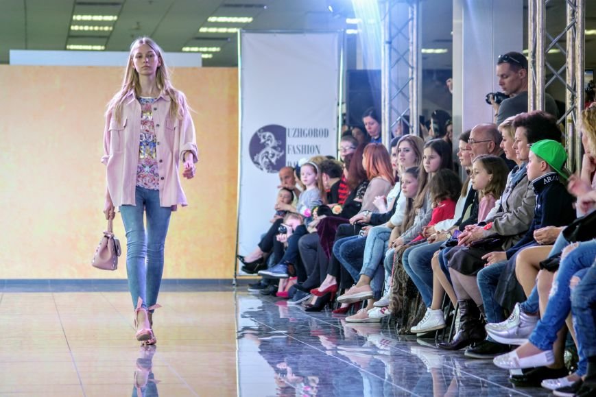 В Ужгороді пройшов «Uzghorod Fashion Day»: фоторепортаж, фото-19 В Ужгороді пройшов «Uzghorod Fashion Day»: фоторепортаж, фото-19