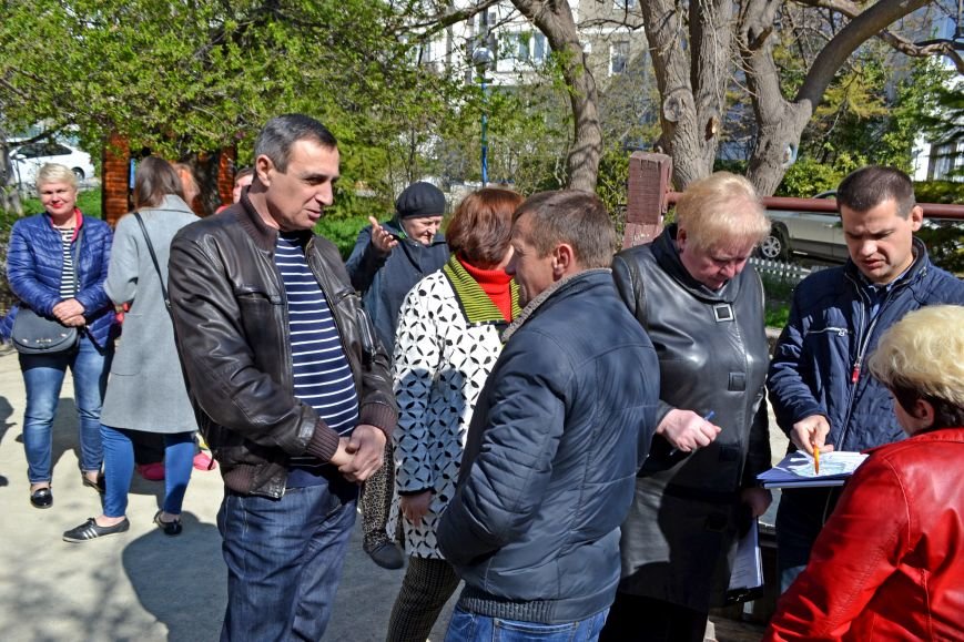 Задачи по благоустройству придомовой территории на улице Родниковой в Кореизе планируются демократическим путем (10) Задачи по благоустройству придомовой территории на улице Родниковой в Кореизе планируются демократическим путем (10)