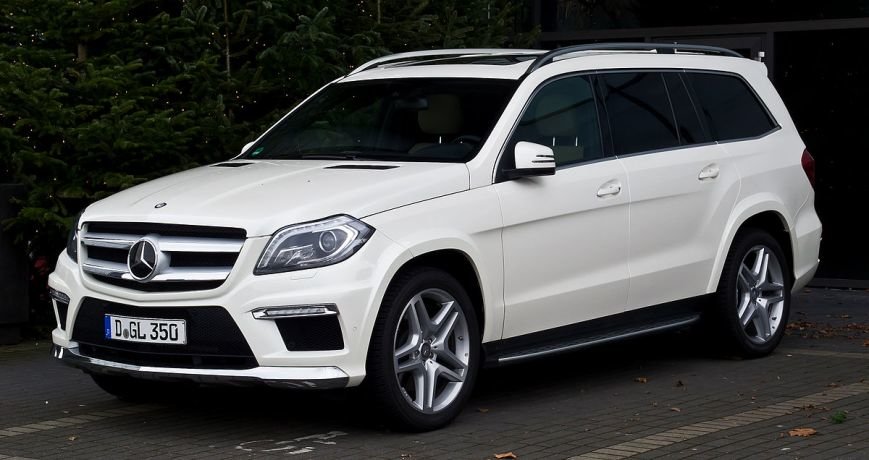 Mercedes-Benz_GL_350_BlueTEC_4MATIC_Sport-Paket_AMG_(X_166)_–_Frontansicht,_31._Dezember_2012,_Düsseldorf Mercedes-Benz_GL_350_BlueTEC_4MATIC_Sport-Paket_AMG_(X_166)_–_Frontansicht,_31._Dezember_2012,_Düsseldorf