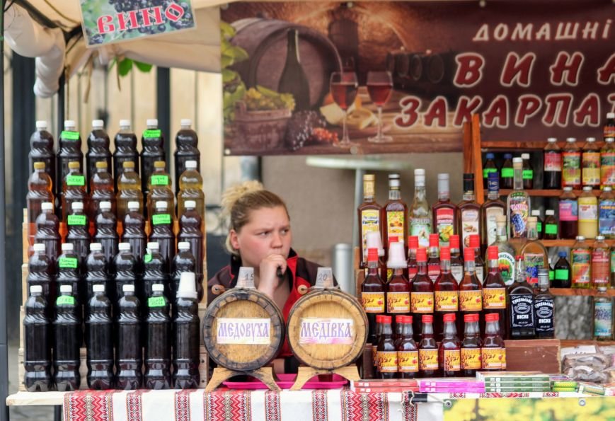 "Сонячний напій" в Ужгороді: ціни, затори та вино (ФОТОРЕП..., фото-10 "Сонячний напій" в Ужгороді: ціни, затори та вино (ФОТОРЕПОРТАЖ), фото-10