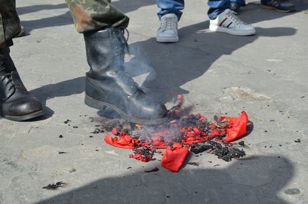«Нет ХНР», разгромленный офис, драки: в Херсоне прошли перв..., фото-3 «Нет ХНР», разгромленный офис, драки: в Херсоне прошли первомайские мероприятия (фото, видео), фото-3