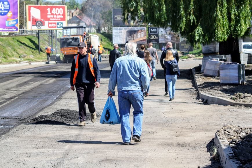 Мільйон гривень за нову дорогу і бруківку під переїздом: я..., фото-7 Мільйон гривень за нову дорогу і бруківку під переїздом: як ремонтують вулицю Антонівську (ФОТОРЕПОРТАЖ), фото-7
