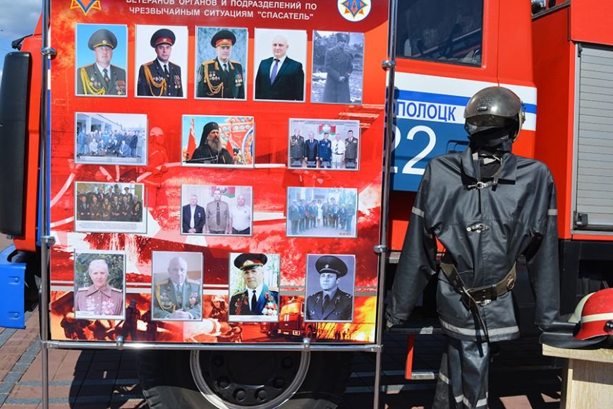 Дымокамера, выставка спецтехники и пожарный кроссфит: как новополоцкие спасатели отметили свой юбилей, фото-7