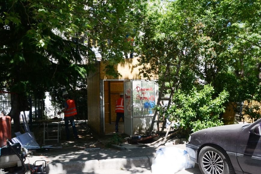 В Ялте продолжается работа по демонтажу незаконных строений (6) В Ялте продолжается работа по демонтажу незаконных строений (6)