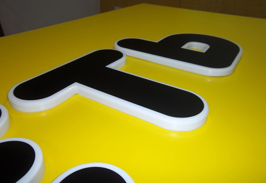 bukvi_vakuumnaya_formovka_1280px