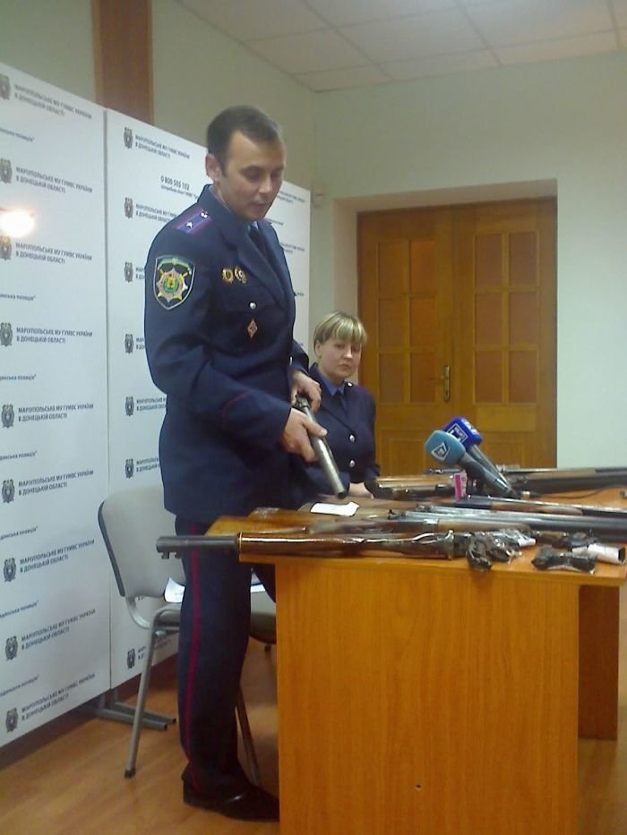 В Мариуполе водитель троллейбуса нашел в салоне обрез (ФОТО), фото-5 В Мариуполе водитель троллейбуса нашел в салоне обрез (ФОТО), фото-5