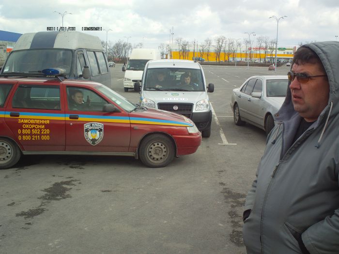 В войну между строительным супермаркетом и частными перевоз..., фото-3 В войну между строительным супермаркетом и частными перевозчиками вмешалась милиция (ФОТО+ВИДЕО), фото-3