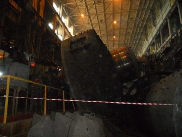 На одном из комбинатов Кривого Рога обрушилась мельница ве..., фото-3 На одном из комбинатов Кривого Рога обрушилась мельница весом 320 тонн (ФОТО), фото-3