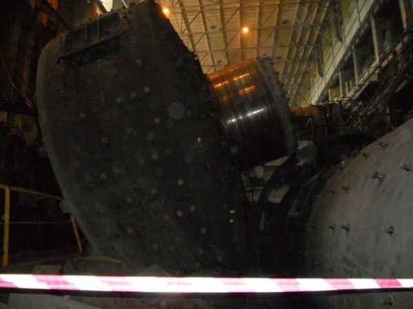 На одном из комбинатов Кривого Рога обрушилась мельница ве..., фото-5 На одном из комбинатов Кривого Рога обрушилась мельница весом 320 тонн (ФОТО), фото-5