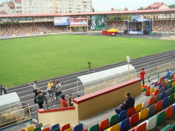 Відкриття фан-зони у Тернополі: напівпусті трибуни та закри..., фото-4 Відкриття фан-зони у Тернополі: напівпусті трибуни та закритий туалет (фото, відео), фото-4