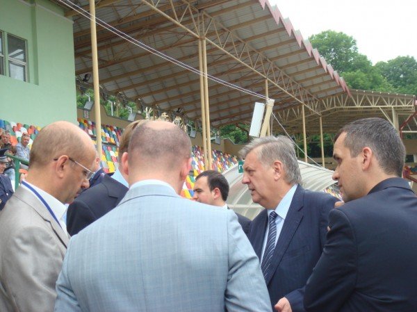 Відкриття фан-зони у Тернополі: напівпусті трибуни та закри..., фото-6 Відкриття фан-зони у Тернополі: напівпусті трибуни та закритий туалет (фото, відео), фото-6