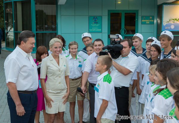 В Крыму Янукович рассказывал детям, как стать президентом (..., фото-3 В Крыму Янукович рассказывал детям, как стать президентом (фото), фото-3