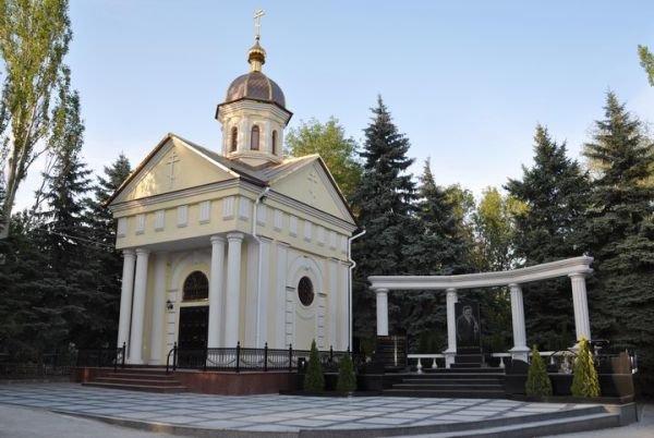 На могиле Джарты отгрохали целый мавзолей (фото), фото-2 На могиле Джарты отгрохали целый мавзолей (фото), фото-2