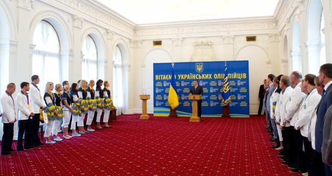 Янукович наградил мариупольских олимпийцев орденами (ФОТО), фото-1 Янукович наградил мариупольских олимпийцев орденами (ФОТО), фото-1
