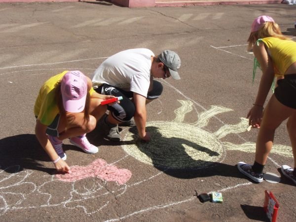 В Кривом Роге воспитанники приютов соревновались в конкурс..., фото-4 В Кривом Роге воспитанники приютов соревновались в конкурсе рисунков на асфальте (ФОТО), фото-4