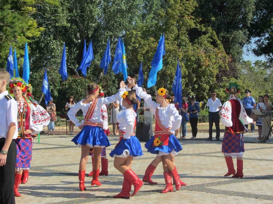 В Керчи на гору Митридат подняли 20-метровый флаг Украины (..., фото-4 В Керчи на гору Митридат подняли 20-метровый флаг Украины (фото), фото-4