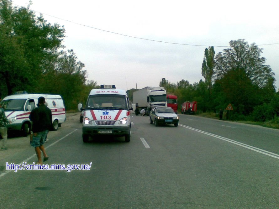 Под Симферополем фура врезалась в пассажирский автобус: 7 ч..., фото-2 Под Симферополем фура врезалась в пассажирский автобус: 7 человек получили травмы (фото), фото-2