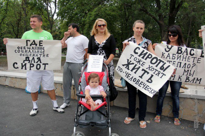 Крымские сироты против того, чтобы их заселяли в «бомжовку»..., фото-2 Крымские сироты против того, чтобы их заселяли в «бомжовку» (фото), фото-2
