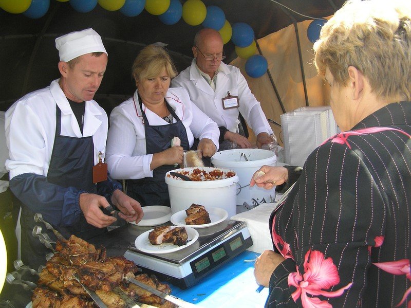 День Луганска-2012: Мясо, зрелища и собаки, фото-2 День Луганска-2012: Мясо, зрелища и собаки, фото-2