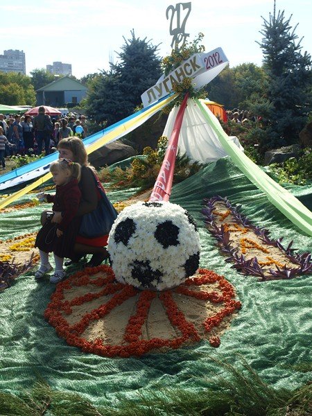День Луганска-2012: Мясо, зрелища и собаки, фото-9 День Луганска-2012: Мясо, зрелища и собаки, фото-9