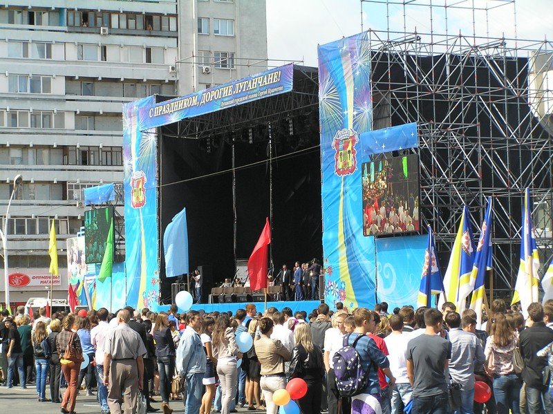 День Луганска-2012: Мясо, зрелища и собаки, фото-3 День Луганска-2012: Мясо, зрелища и собаки, фото-3