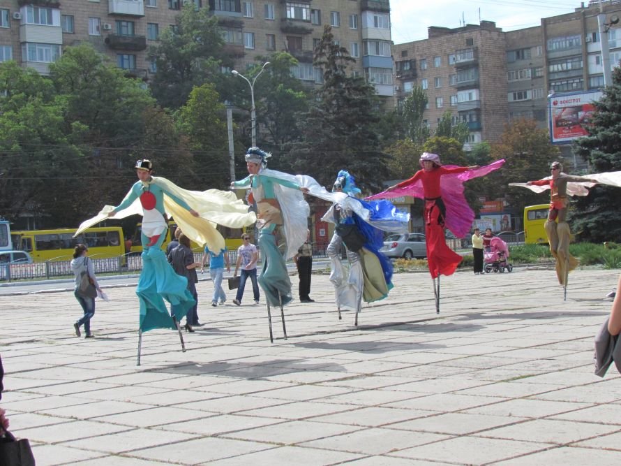 Львів здивував Маріуполь живими статуями і сам здивувався т..., фото-1 Львів здивував Маріуполь живими статуями і сам здивувався тим, яке то гарне місто (ФОТО), фото-1