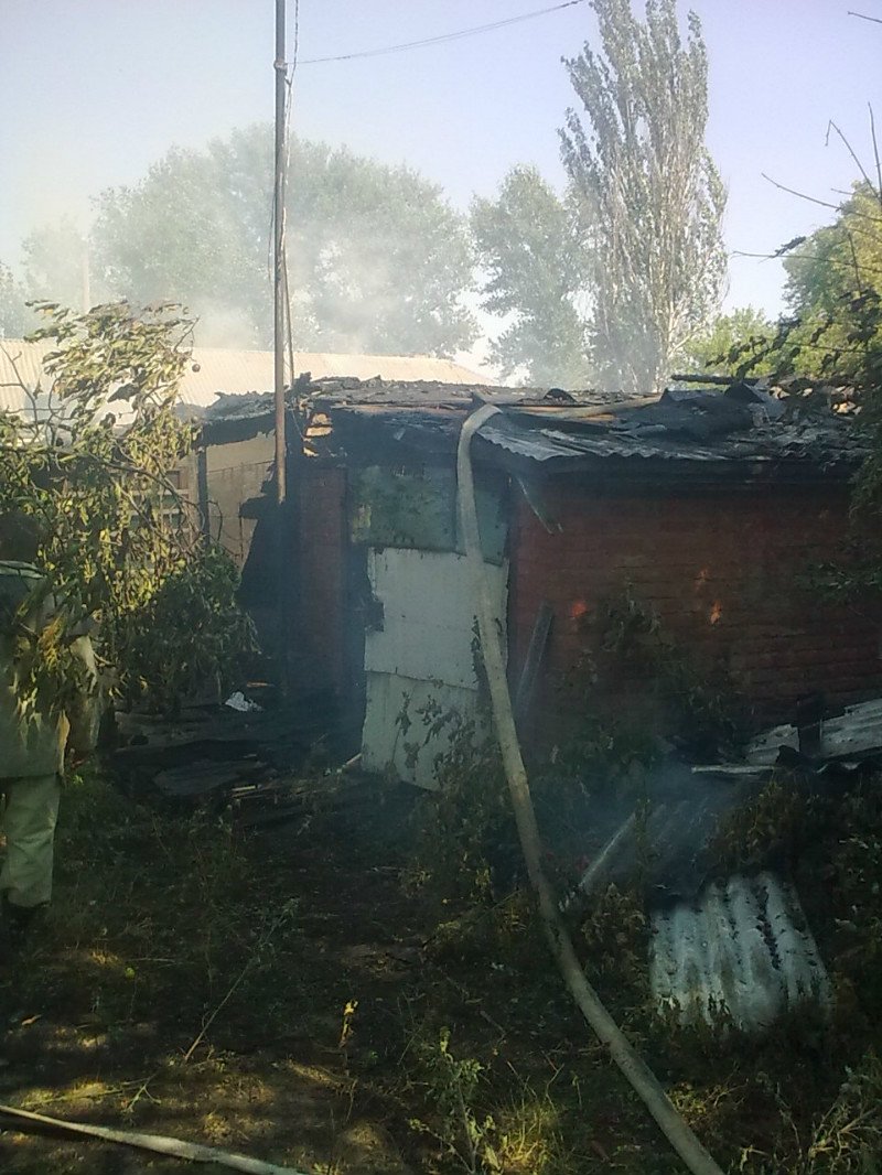 На Кировоградщине огонь едва не лишил летней кухни и гаража, фото-1 На Кировоградщине огонь едва не лишил летней кухни и гаража, фото-1