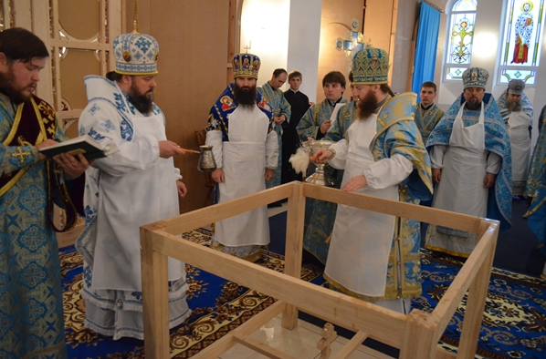 На праздник Покрова в Кривом Роге освятили новый собор (ФОТО), фото-9 На праздник Покрова в Кривом Роге освятили новый собор (ФОТО), фото-9