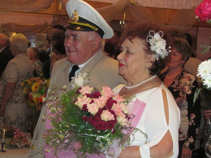 В Мариуполе через полвека супруги Берестовые ступили на ру..., фото-5 В Мариуполе через полвека супруги Берестовые ступили на рушник и надели обручальные кольца (ФОТО), фото-5