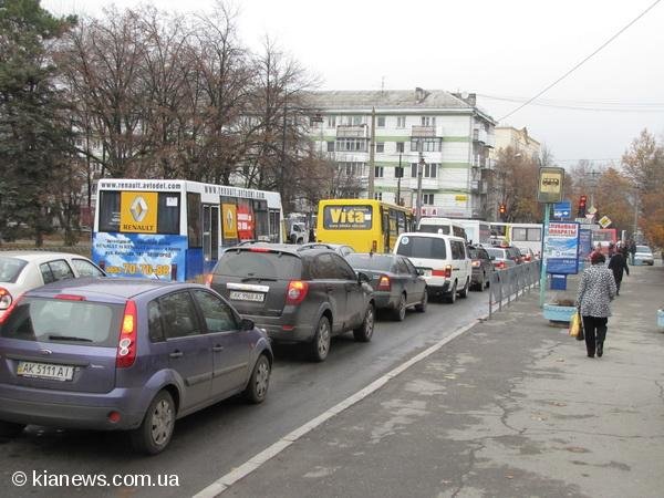 Из-за аварии центр Симферополя замер в огромной пробке, фото-1 Из-за аварии центр Симферополя замер в огромной пробке, фото-1