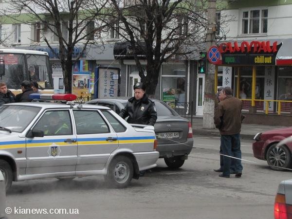 Из-за аварии центр Симферополя замер в огромной пробке, фото-3 Из-за аварии центр Симферополя замер в огромной пробке, фото-3